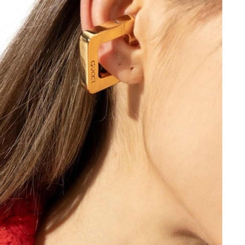 Gucci
engraved-logo chunky hoop earring